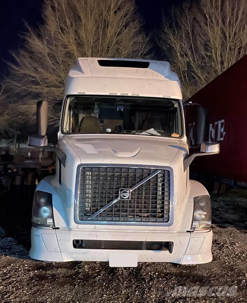 Volvo VNL 42 670 Camiones tractor