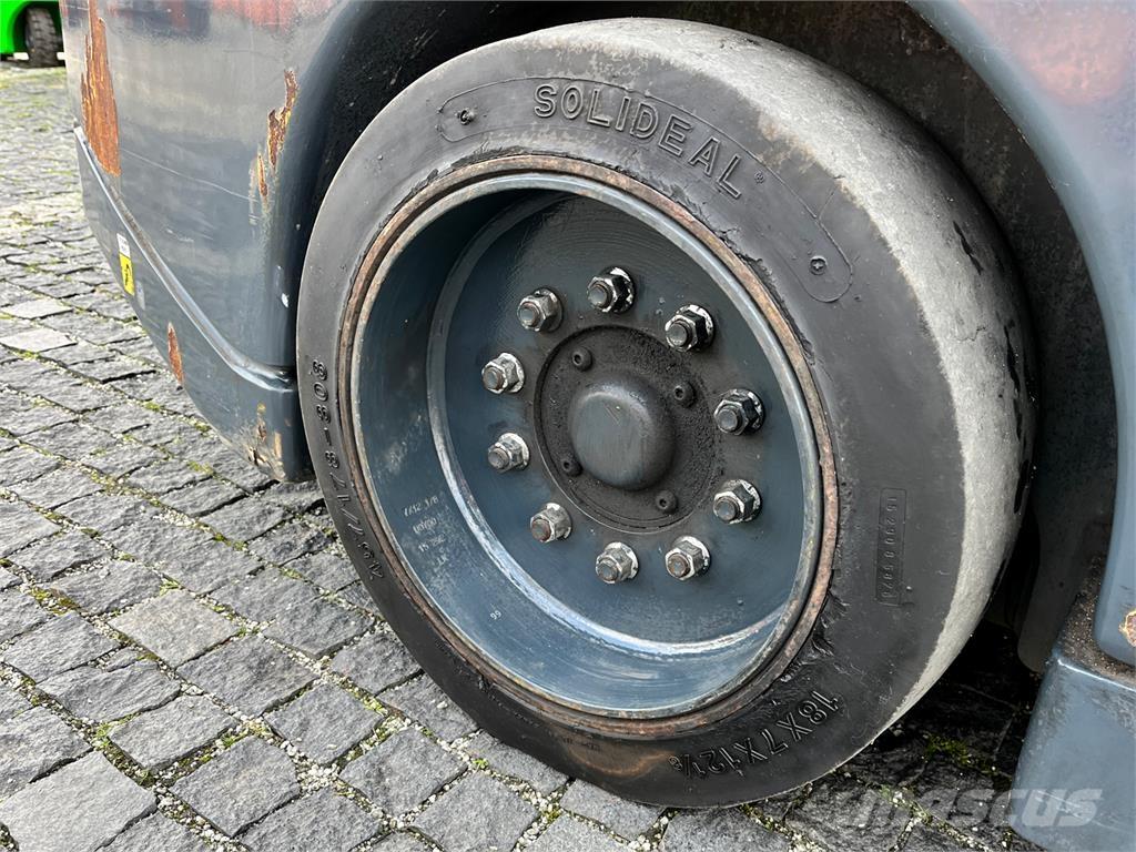 Aisle-Master 15NE Montacargas para pasillo estrecho