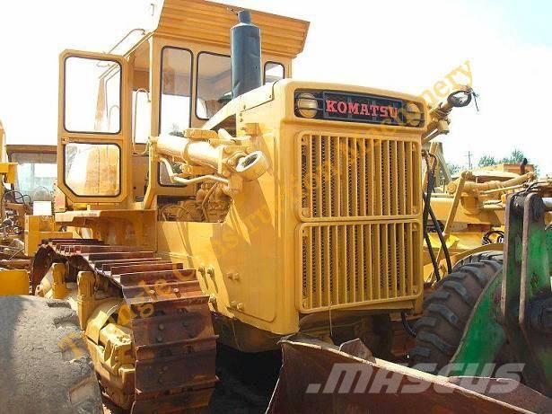 Komatsu D 155A -1 Buldozer sobre oruga