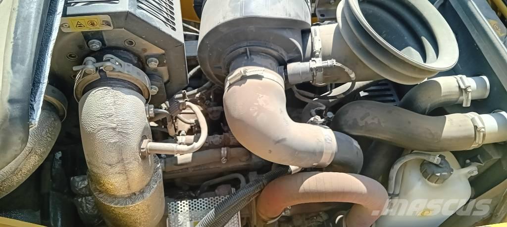 Komatsu WB 93 S-8 Retrocargadoras