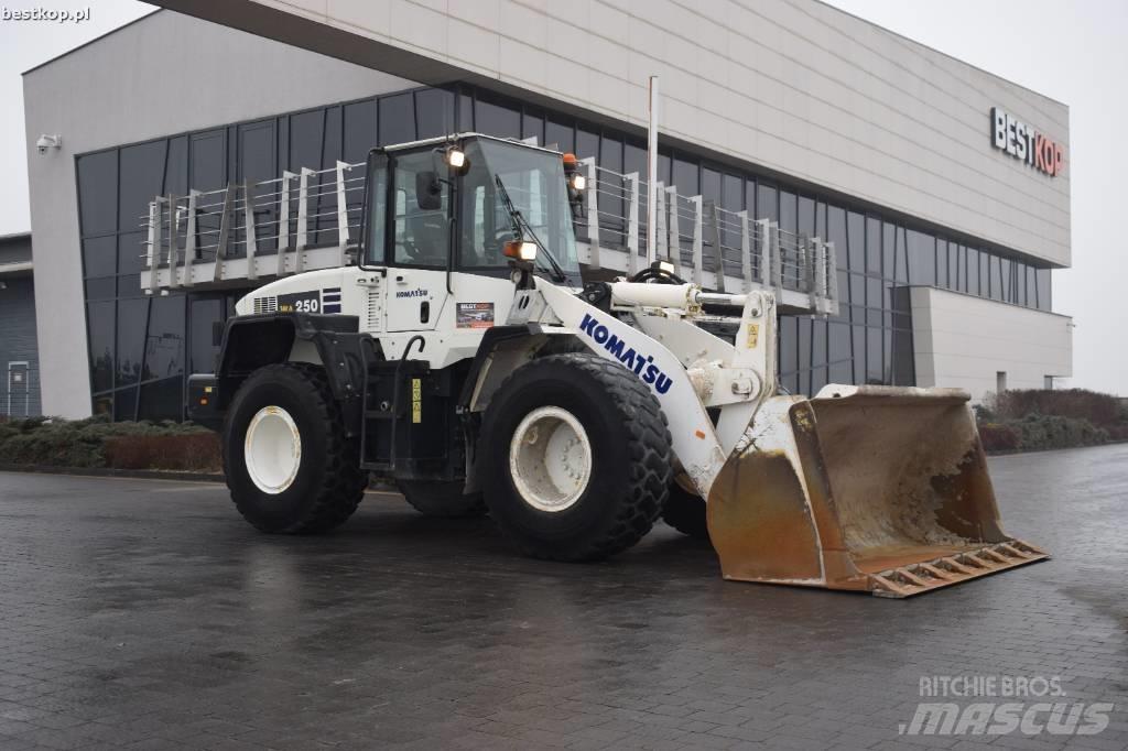 Komatsu WA 250 Cargadoras sobre ruedas