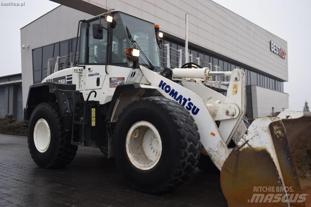 Komatsu WA 250 Cargadoras sobre ruedas