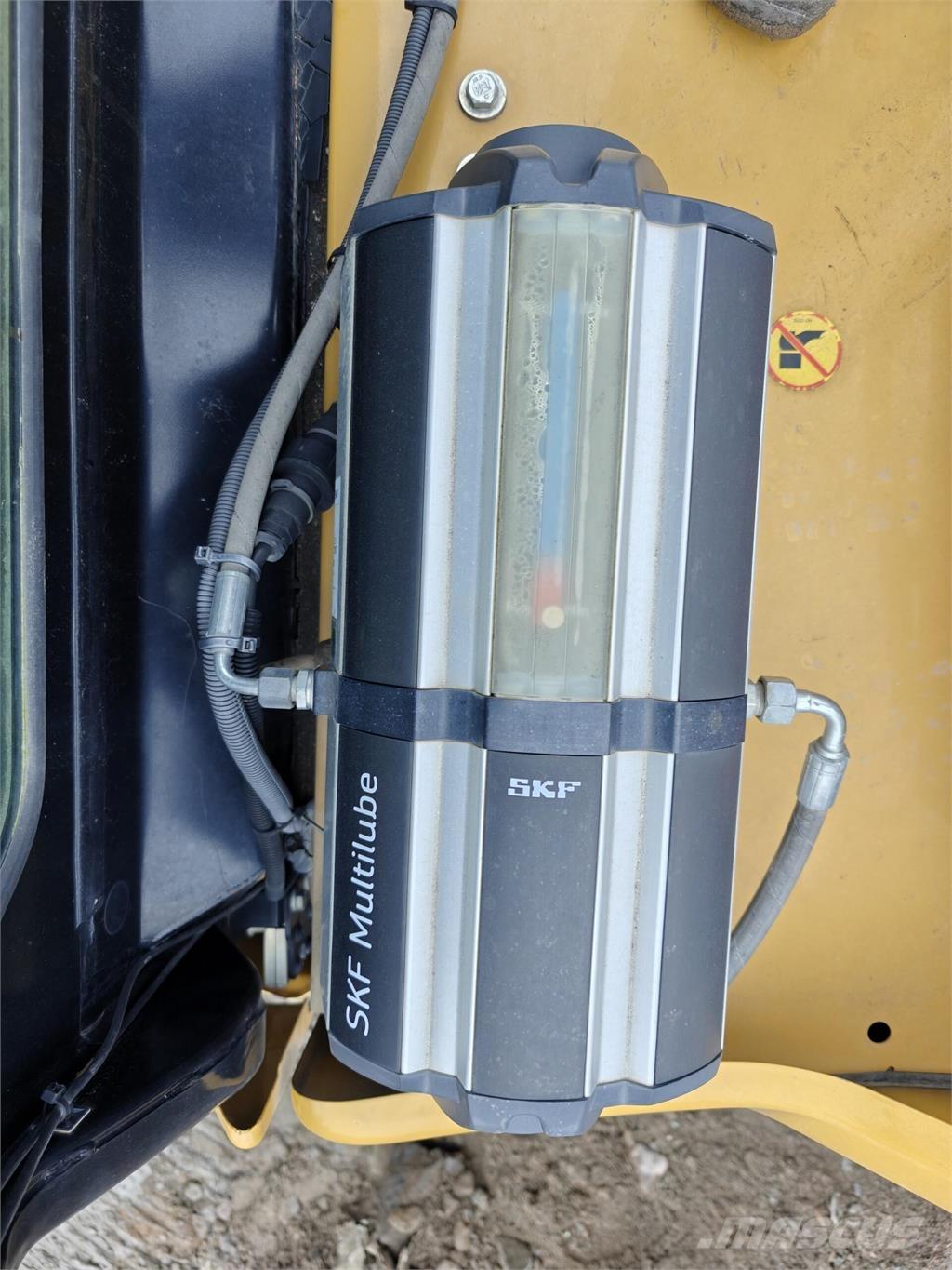 CAT 323 Excavadoras sobre orugas