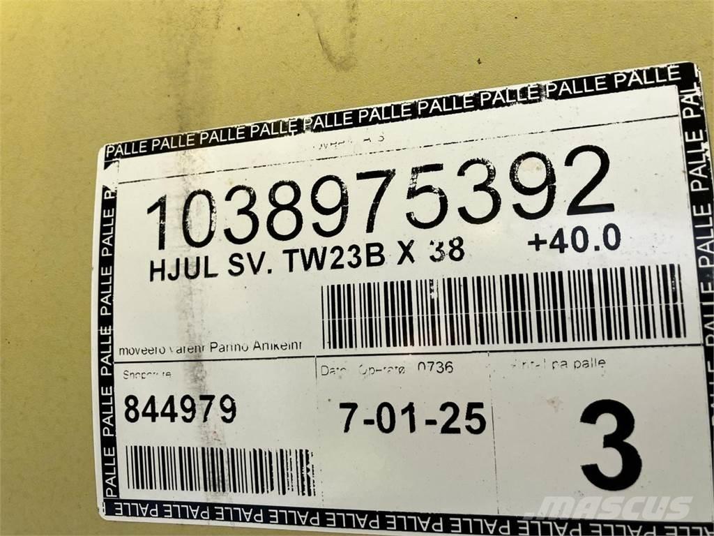 John Deere 23x38 Ruedas