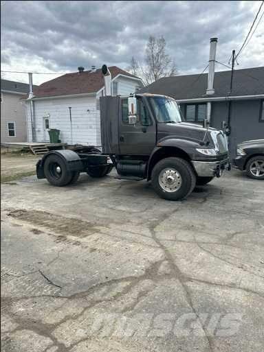 International 4400 Camiones tractor