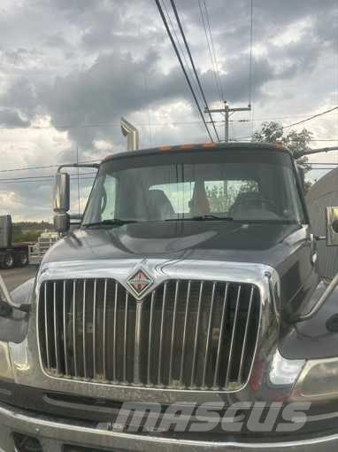 International 4400 Camiones tractor