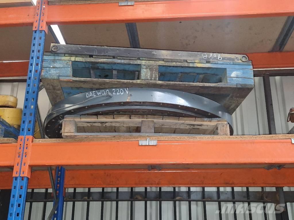 Daewoo 220 Chasís