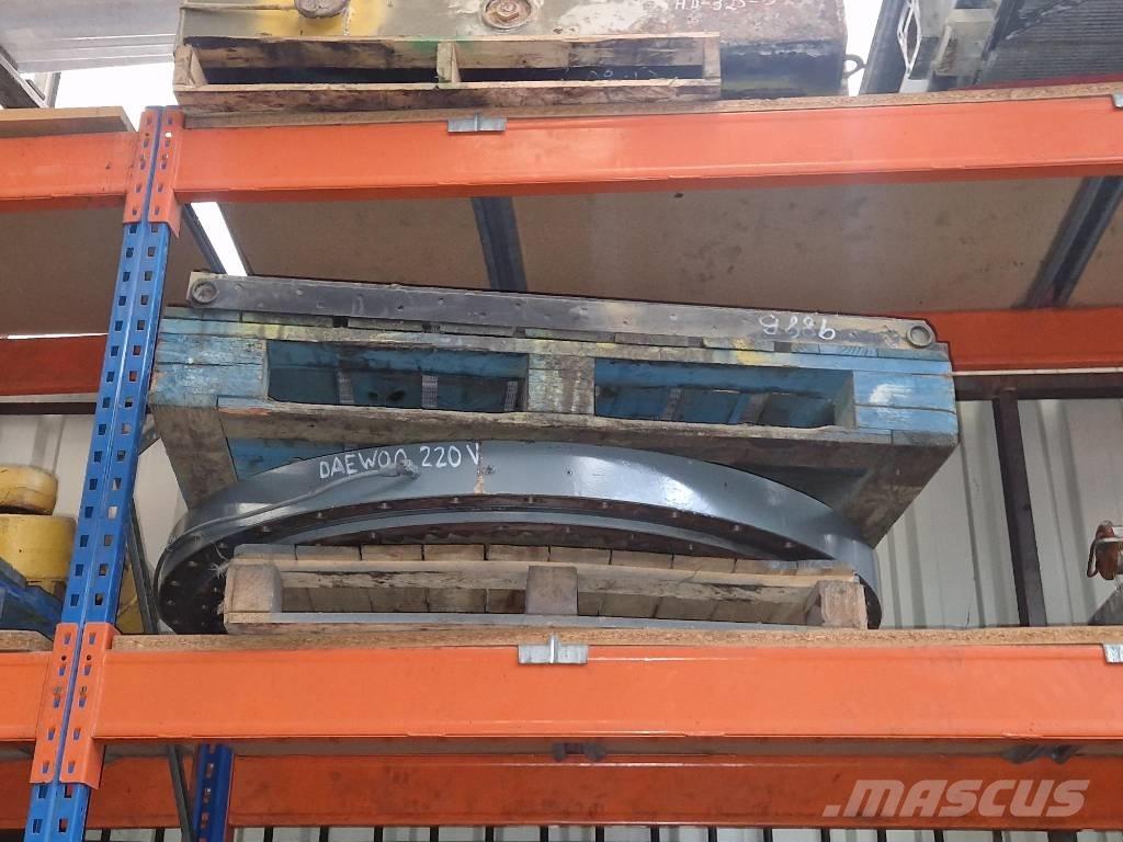 Daewoo 220 Chasís