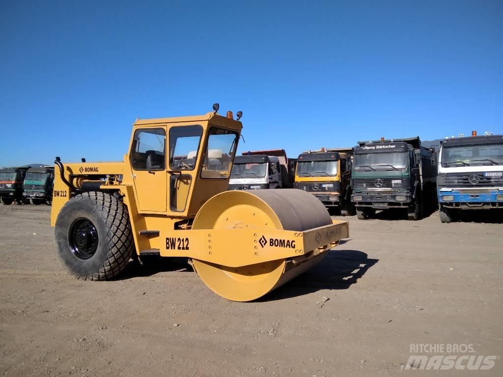 Bomag BW 212 Rodillos de un solo tambor