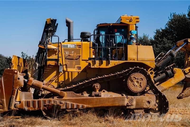 CAT D10T Buldozer sobre oruga