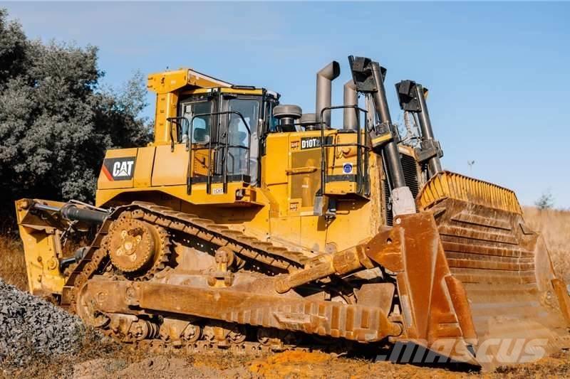 CAT D10T Buldozer sobre oruga
