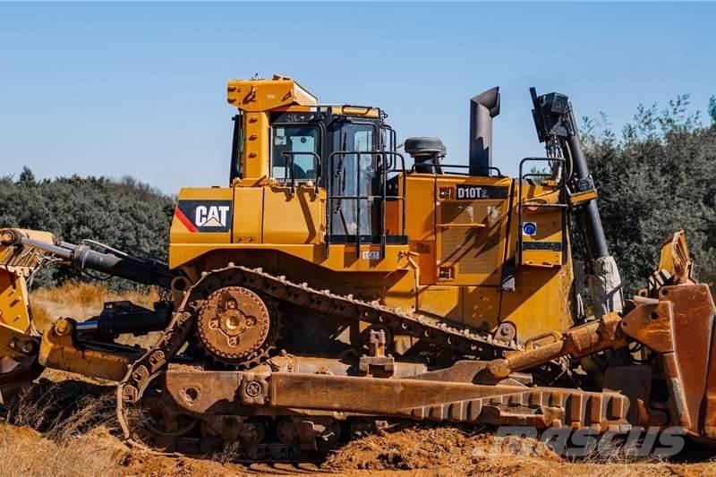 CAT D10T Buldozer sobre oruga