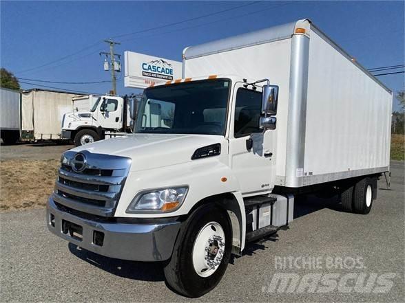 Hino 338 Camiones con caja de remolque