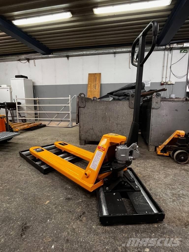  ROČNI VILIČAR Montacargas todo terreno