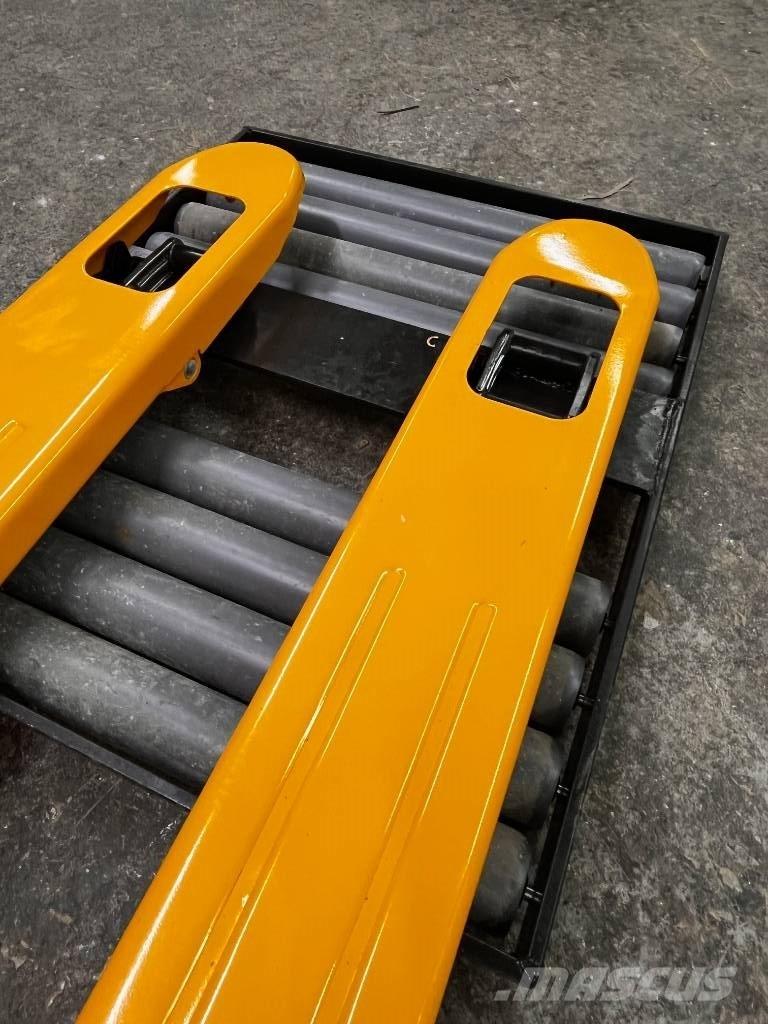  ROČNI VILIČAR Montacargas todo terreno