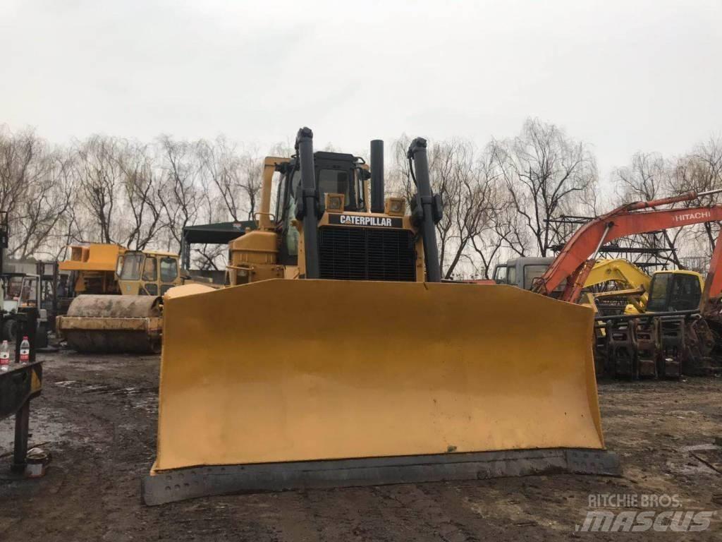 CAT D8N Buldozer sobre oruga