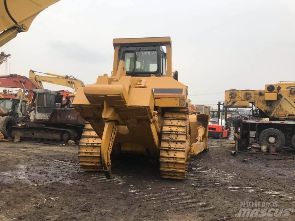 CAT D8N Buldozer sobre oruga