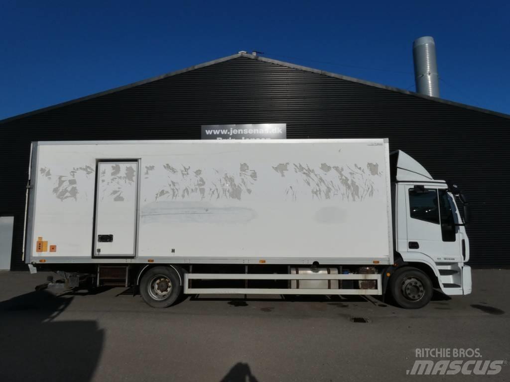 Iveco 120E 25 Camiones con caja de remolque