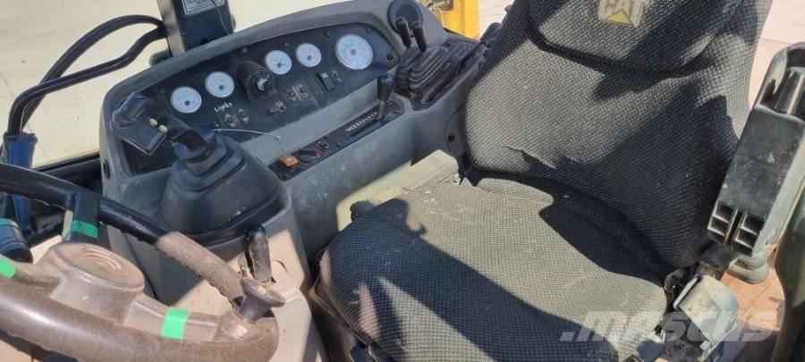 CAT 432 D 4x4 Retrocargadoras