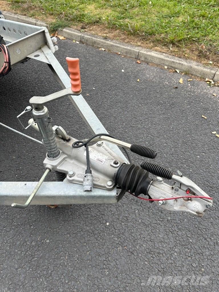  MOTIV TC3000 Remolques livianos