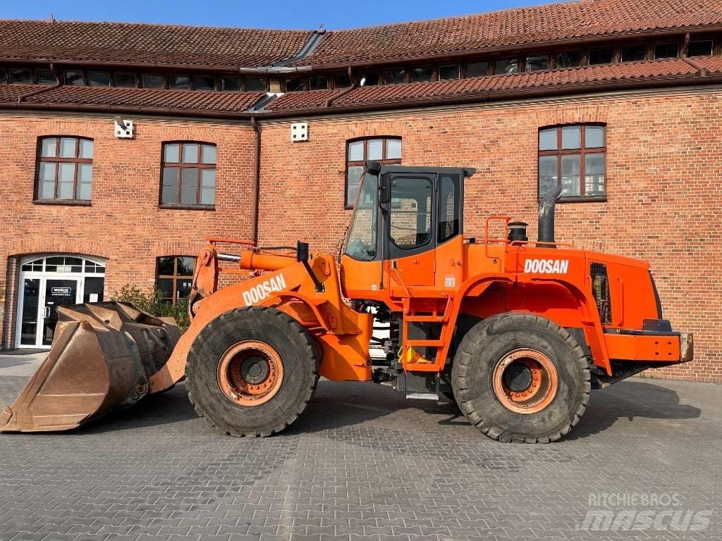 Doosan DL 300 Cargadoras sobre ruedas