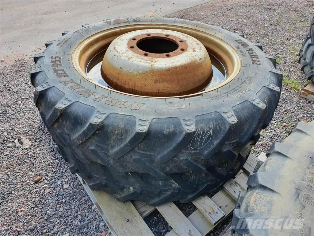 BKT 270/95R32 x2 Ruedas