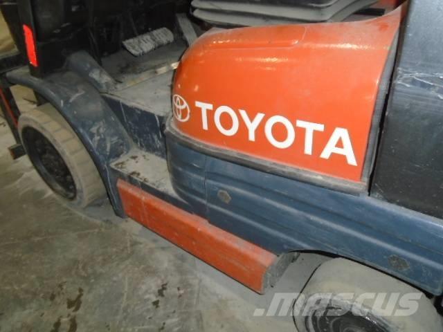 Toyota 52-6 FG U 30 Montacargas todo terreno