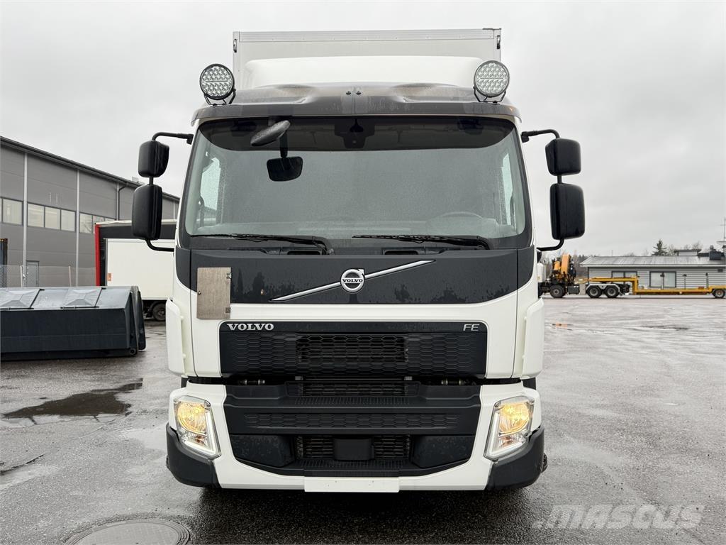 Volvo FE320 4X2 Camiones con caja de remolque