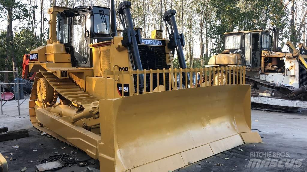 CAT D8R Buldozer sobre oruga