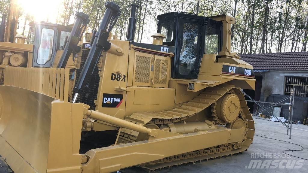 CAT D8R Buldozer sobre oruga