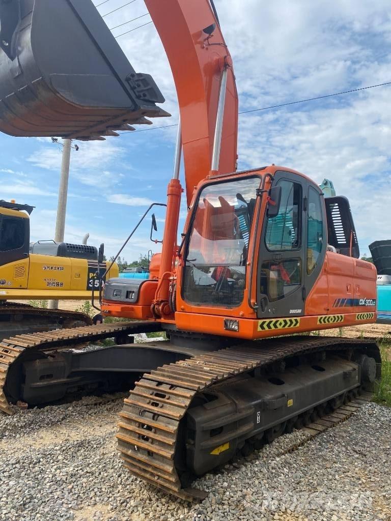 Doosan DX 300 LC Excavadoras sobre orugas