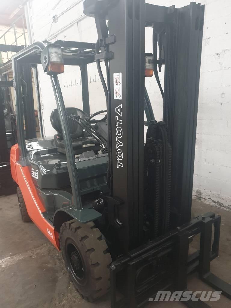 Toyota 52-8 FD 25 Camiones diesel