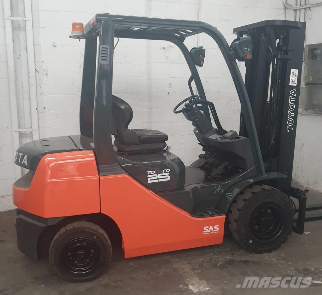 Toyota 52-8 FD 25 Camiones diesel