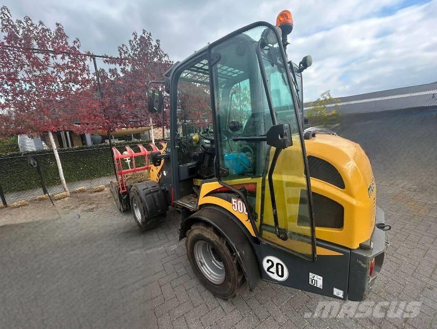 Mustang AL 506 Cab Cargadoras multifunción