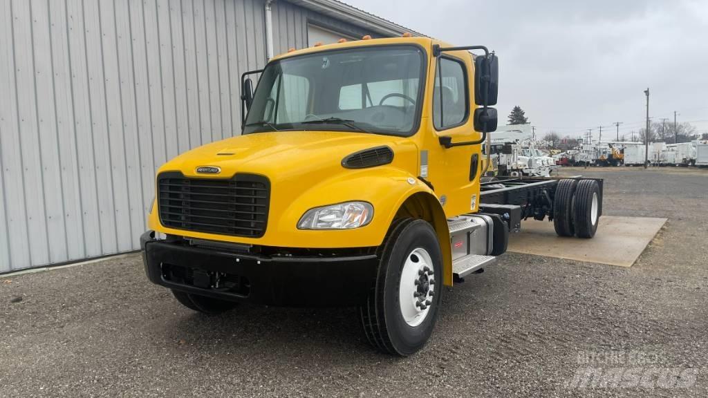 Freightliner M2 Camiones con chasís y cabina