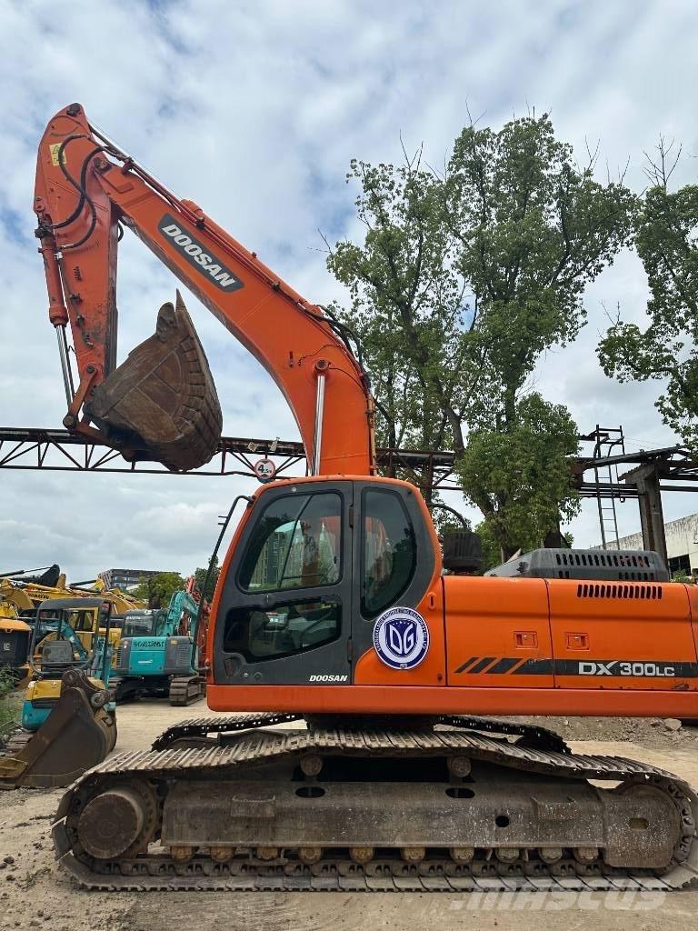 Doosan DX300 Excavadoras sobre orugas