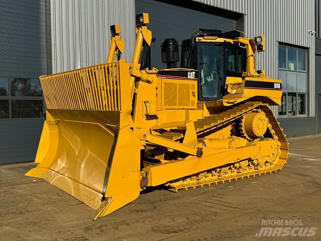 CAT D8R Buldozer sobre oruga