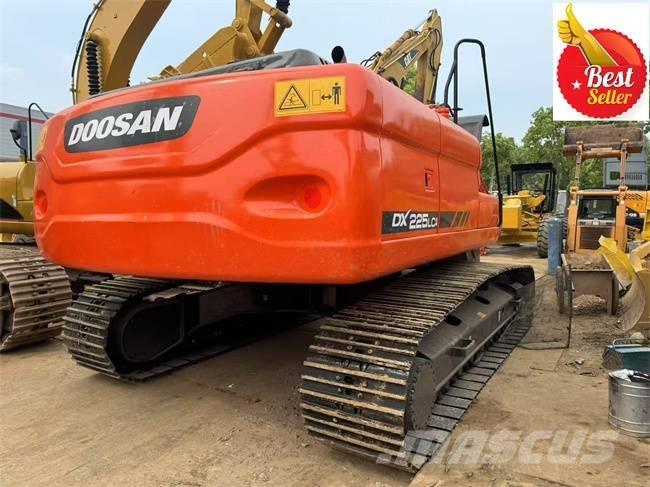 Doosan DX 225 LCA Excavadoras sobre orugas