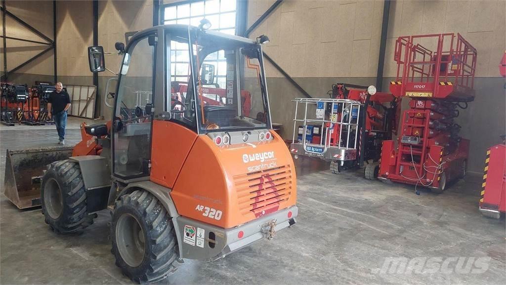 Weycor AR320 Cab Cargadoras multifunción
