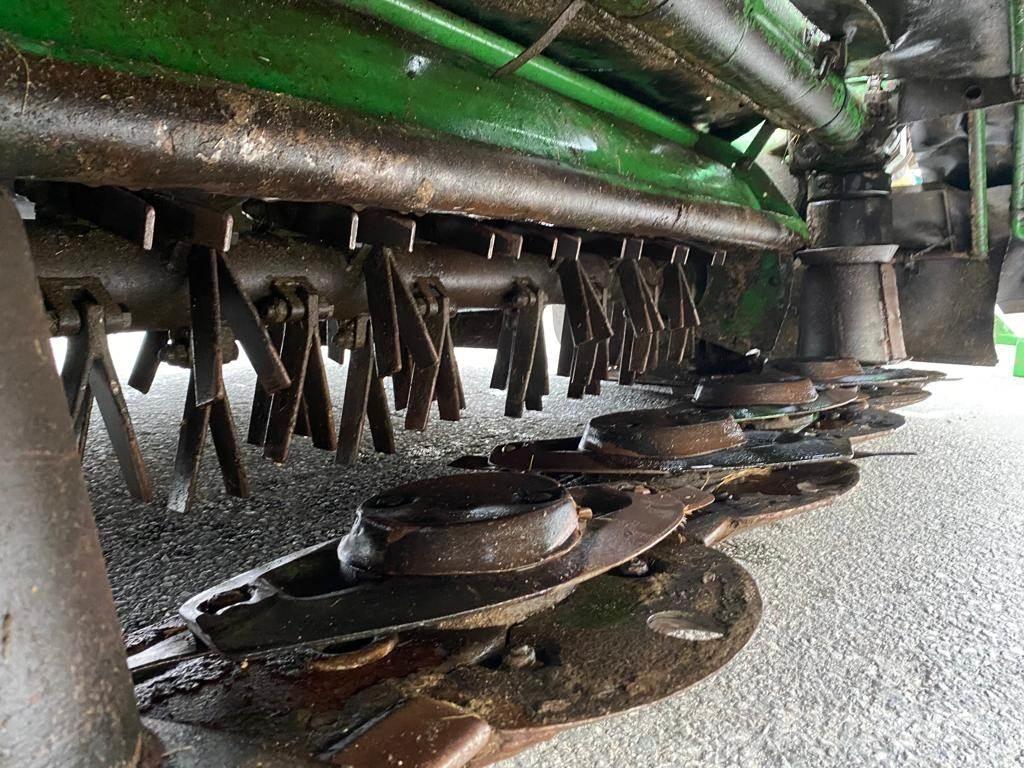 John Deere 324 Podadoras