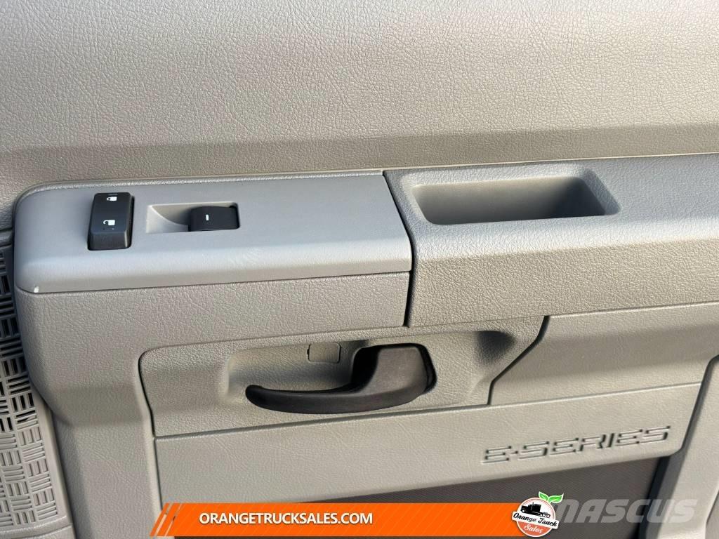 Ford E 350 Camiones con caja de remolque