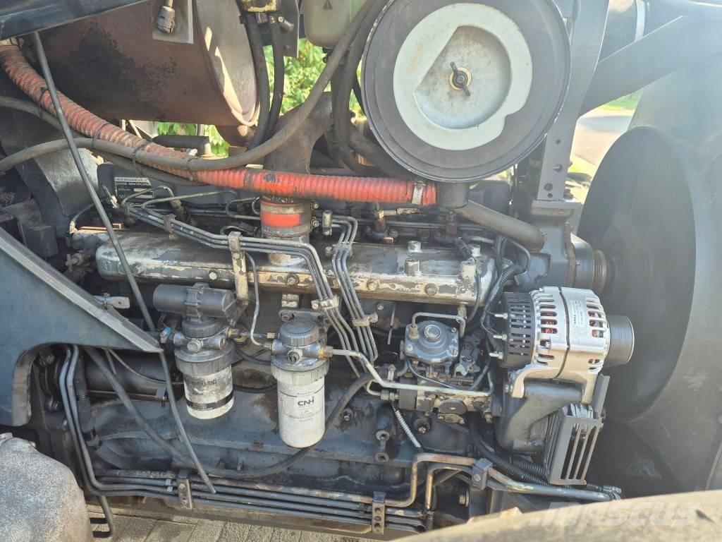 New Holland 8360 Tractores