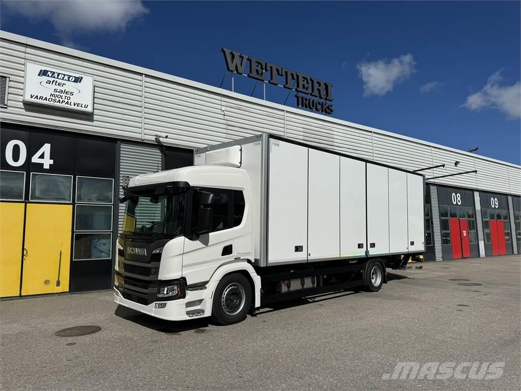 Scania P320 4x2 Camiones con caja de remolque