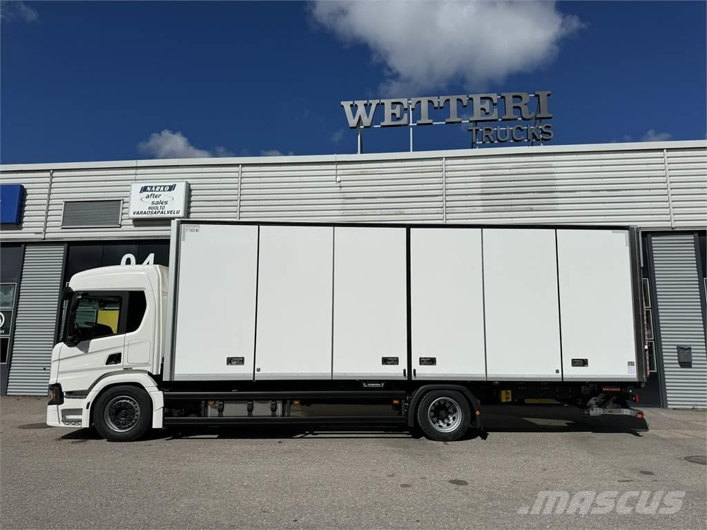 Scania P320 4x2 Camiones con caja de remolque