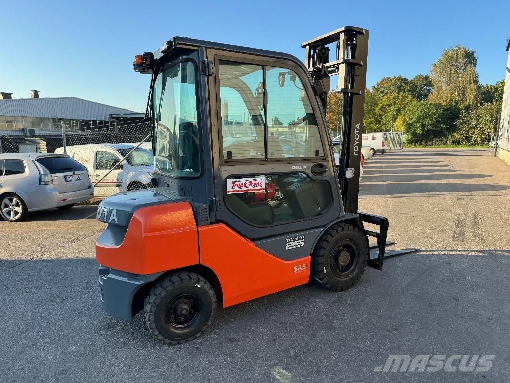 Toyota 02-8FDF25 Camiones diesel