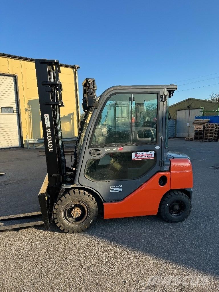 Toyota 02-8FDF25 Camiones diesel