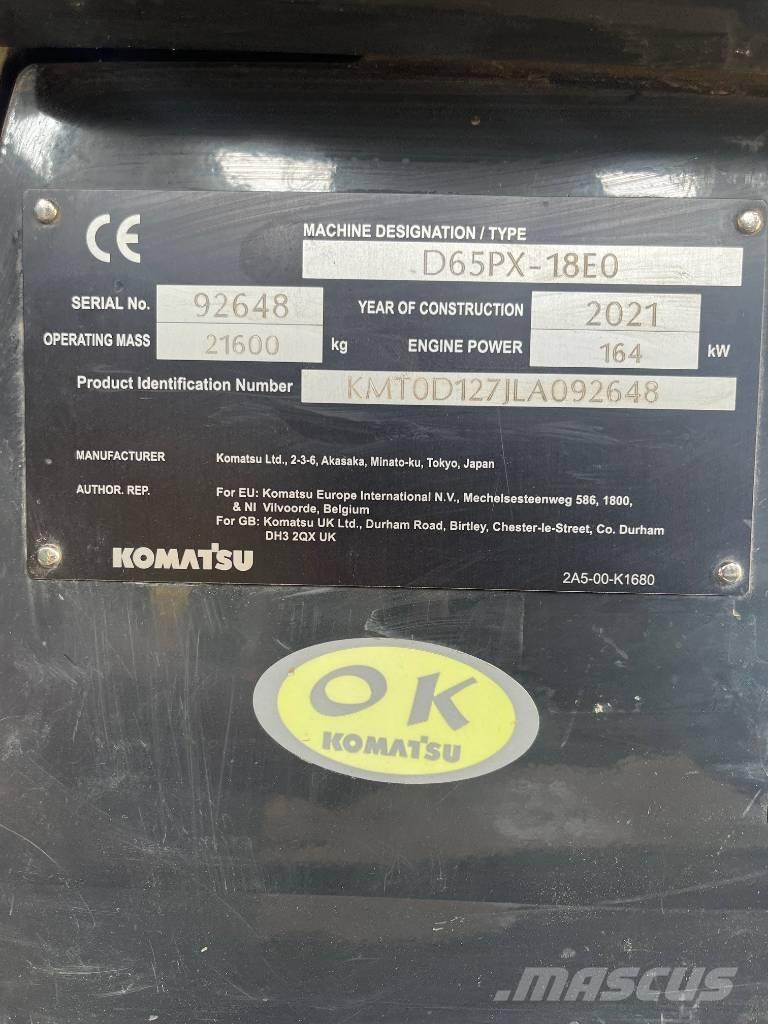 Komatsu D65PX-18E0 Buldozer sobre oruga