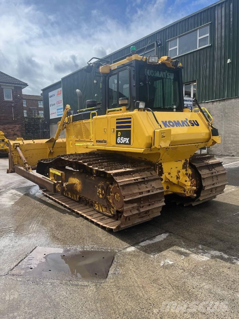 Komatsu D65PX-18E0 Buldozer sobre oruga