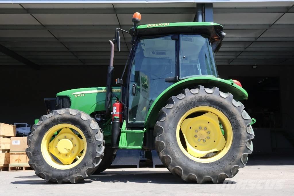 John Deere 5075 E Tractores