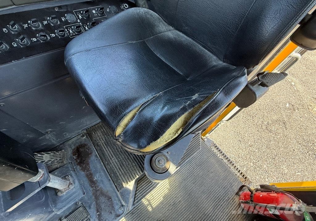 Epiroc BOOMER E2C Bólter de cable subterráneo